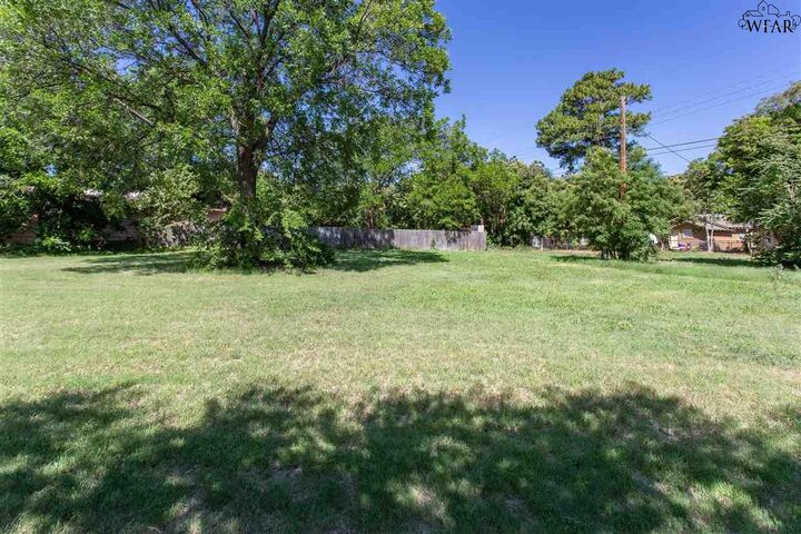 617 E 3rd Street  Burkburnett TX 76354 photo