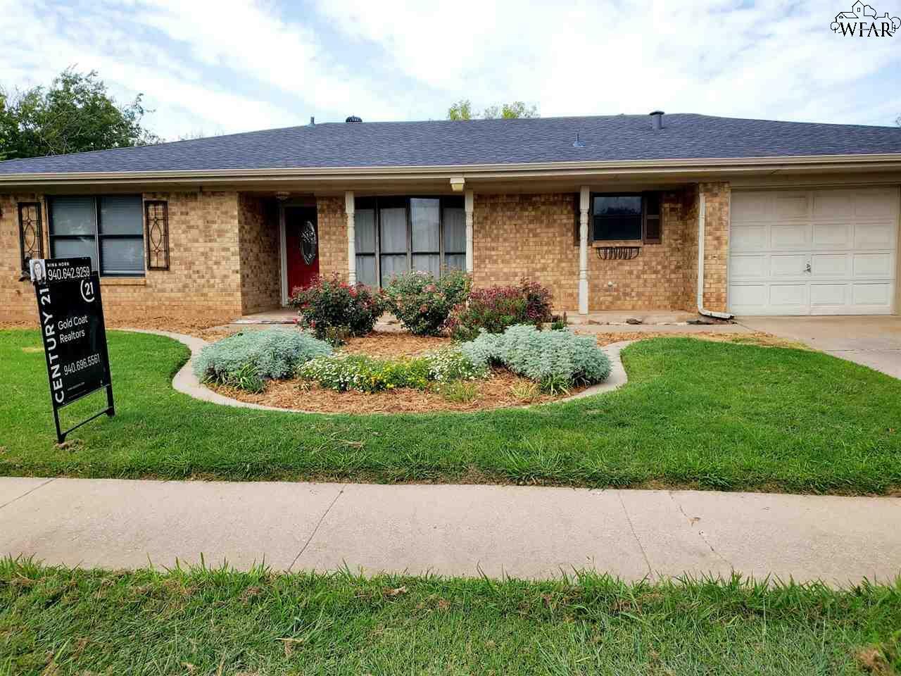 Property Photo: 5804 Greentree Avenue TX 76306