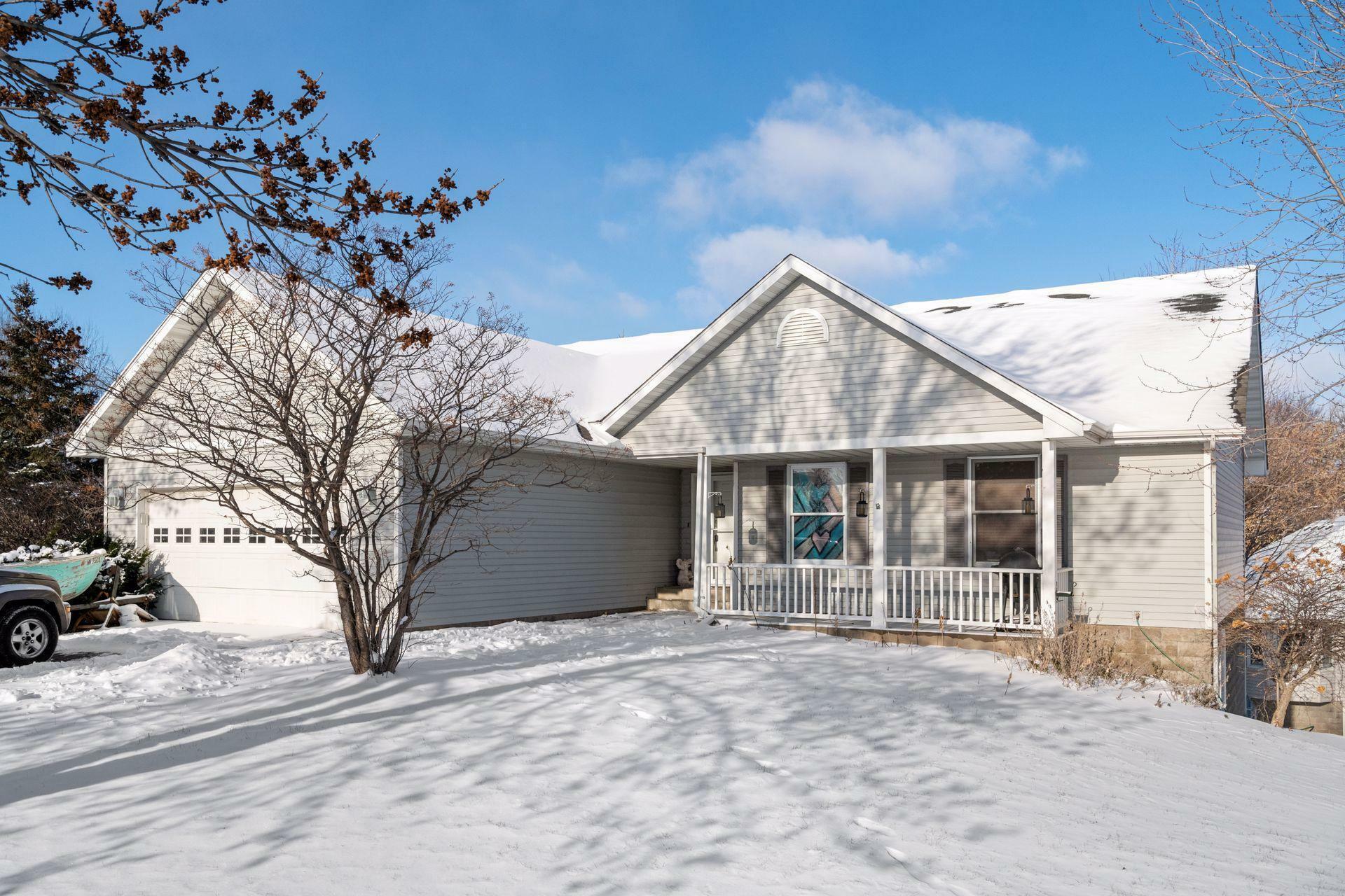 Property Photo:  2532 Briar Oakes Boulevard  MN 55362 