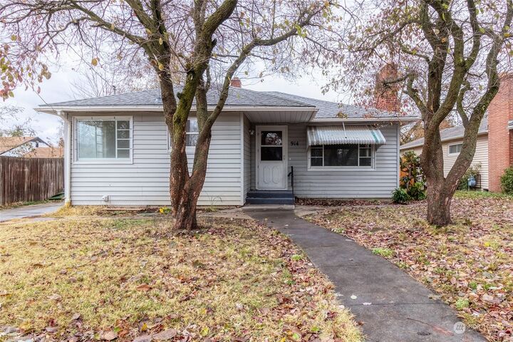 Property Photo:  914 S Wilbur Avenue  WA 99362 