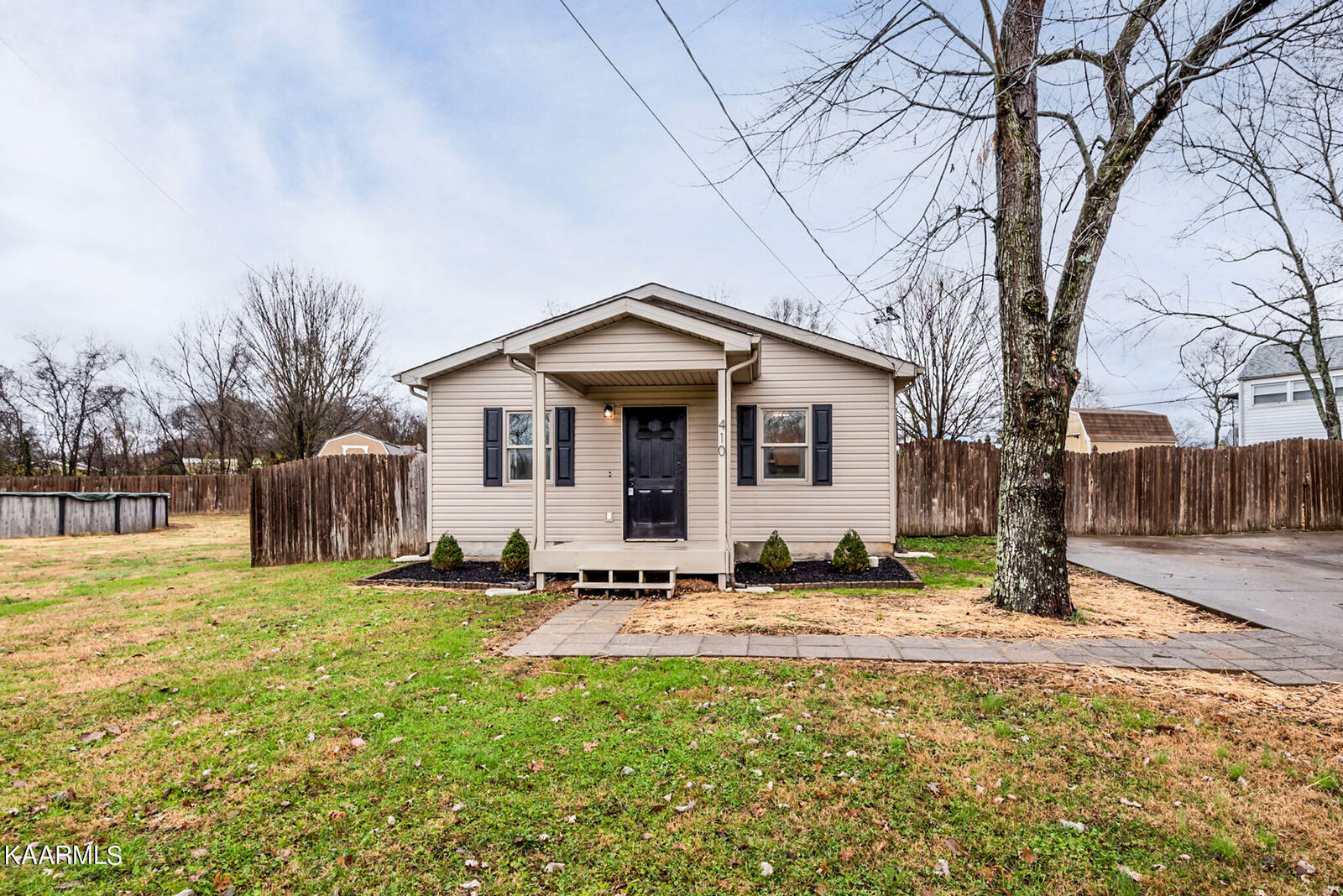 Property Photo: 410 Harville St TN 37804