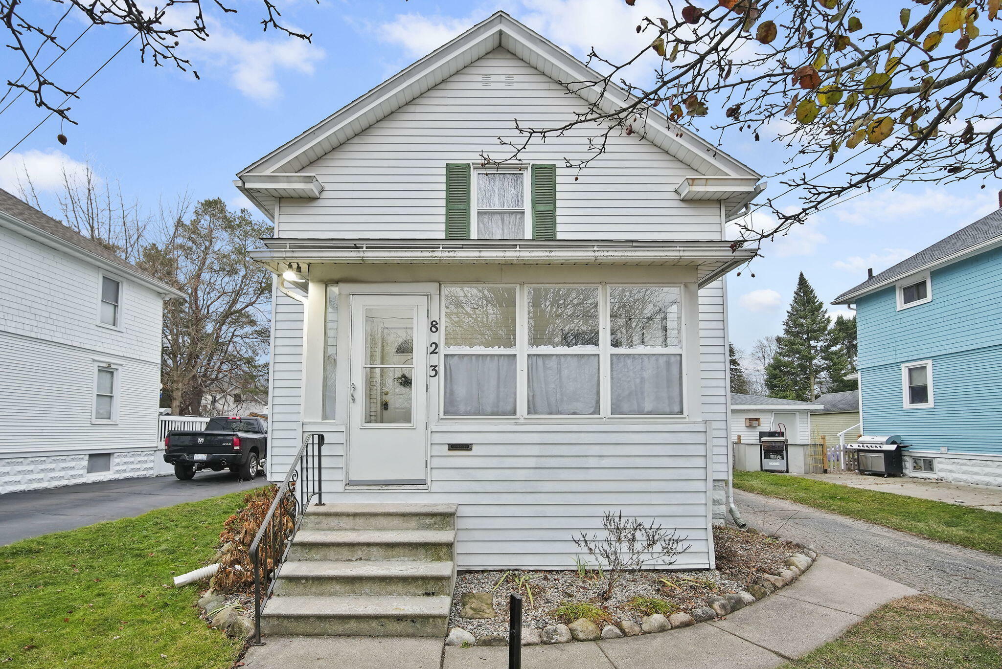 Property Photo:  823 Eaton Street  MI 49202 