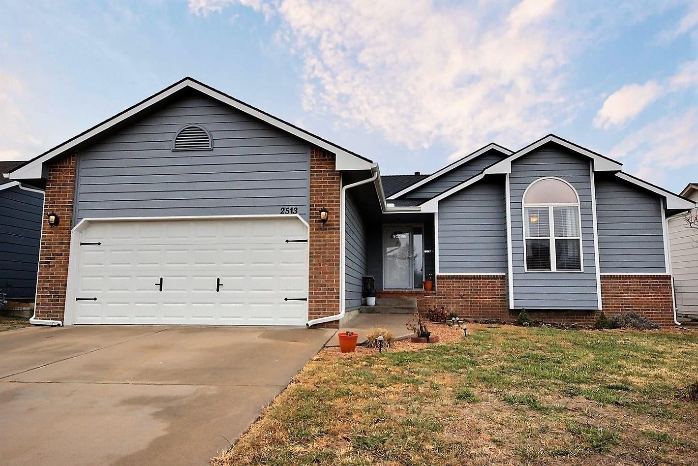 Property Photo:  2513 S Cooper St  KS 67210 