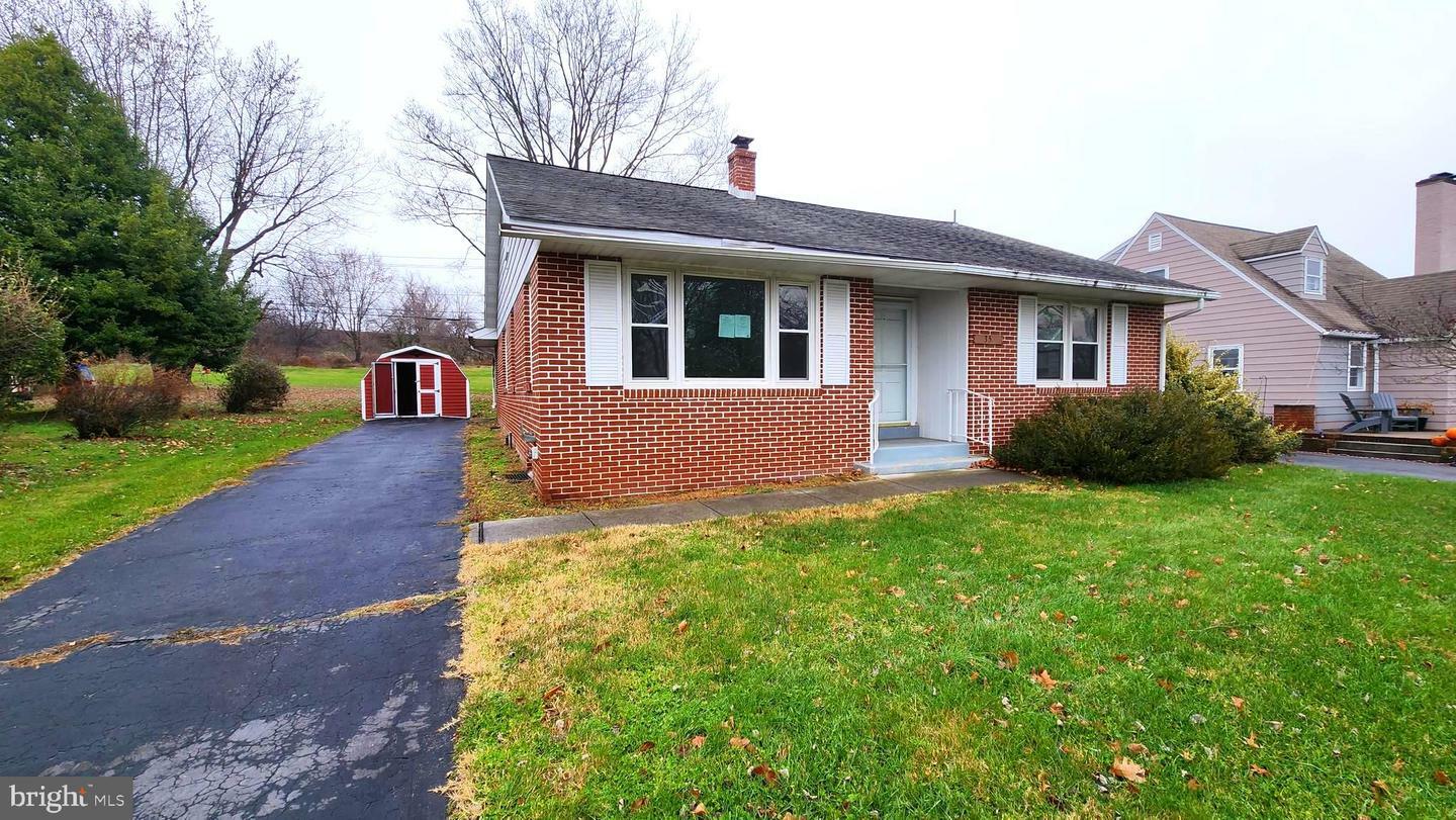 Property Photo:  35 E Roosevelt Avenue  PA 17057 