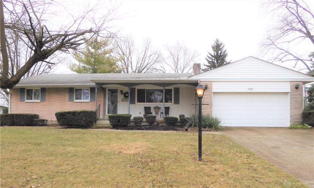 Property Photo: 1056 Georgian Drive OH 45429