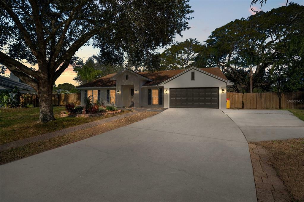 Property Photo: 2608 Freeland Drive FL 33596