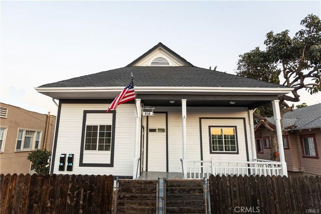 Property Photo:  210 Belmont Avenue  CA 90026 