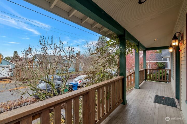 Property Photo:  4710  Burke Avenue N  WA 98103 