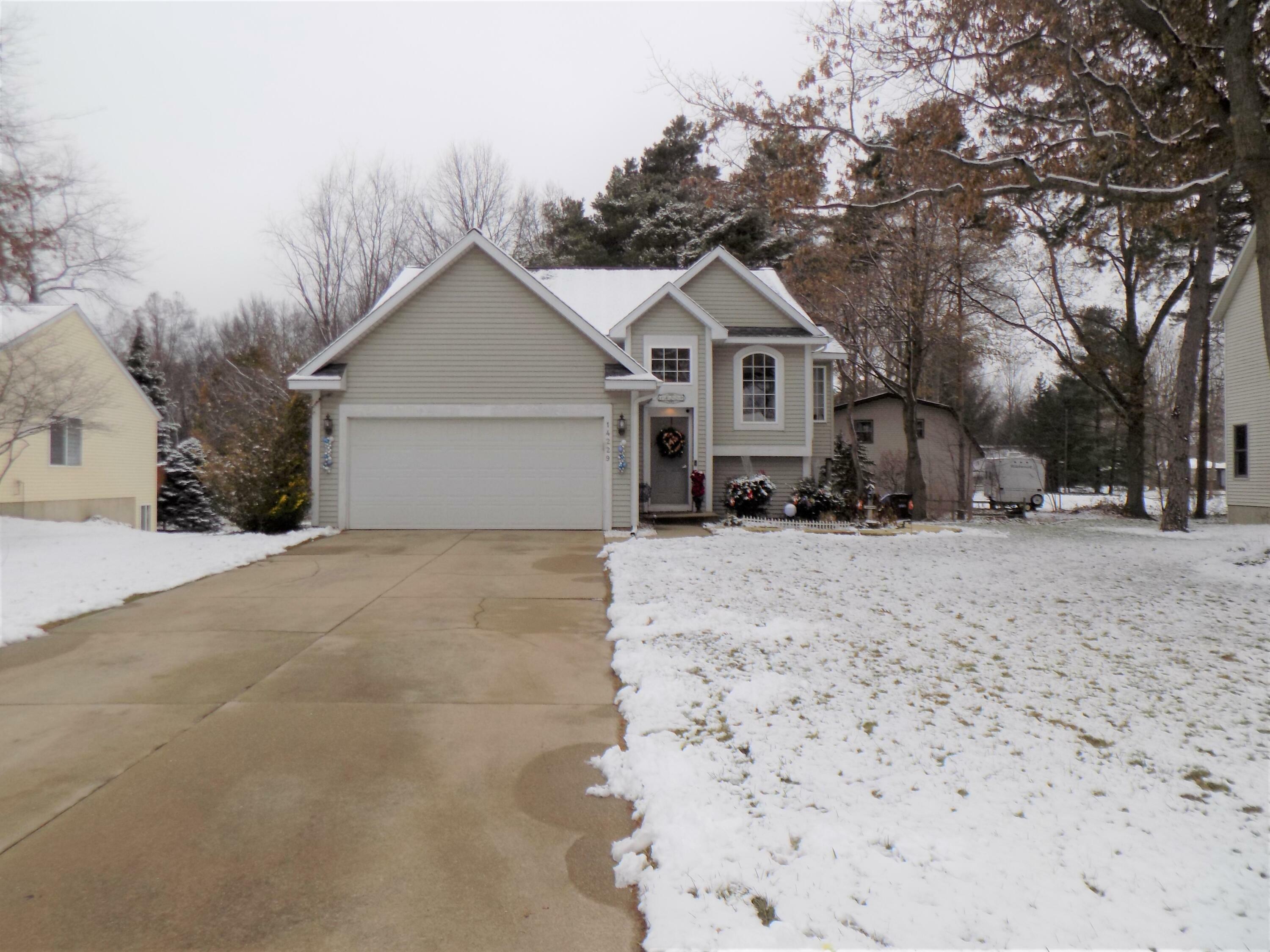 Property Photo:  14229 Ottawa Creek Lane  MI 49424 