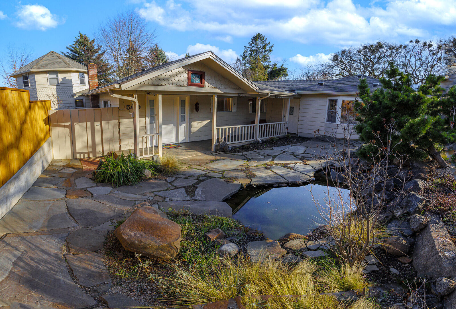 Property Photo: 560 Woodberry Lane OR 97530