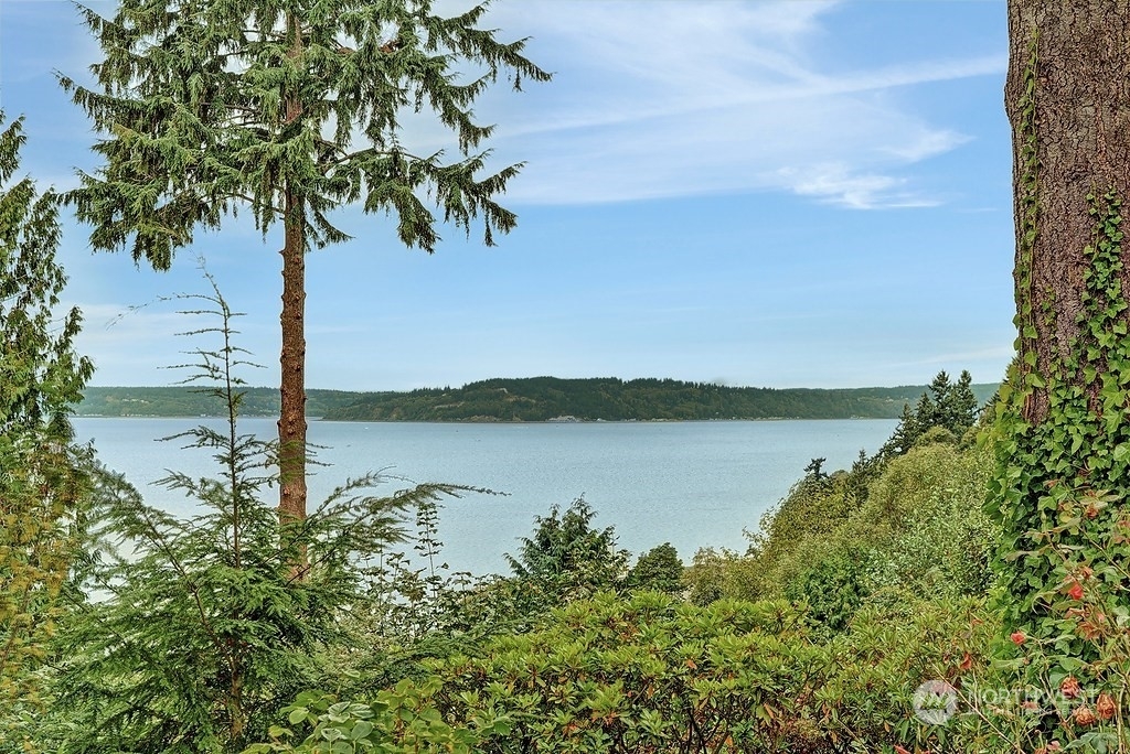 Property Photo:  15920 72nd Avenue W  WA 98026 