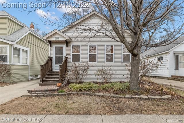 Property Photo: 425 E Maplehurst Street MI 48220