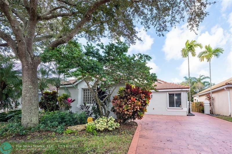 Property Photo:  261 NW 101st Ave  FL 33324 