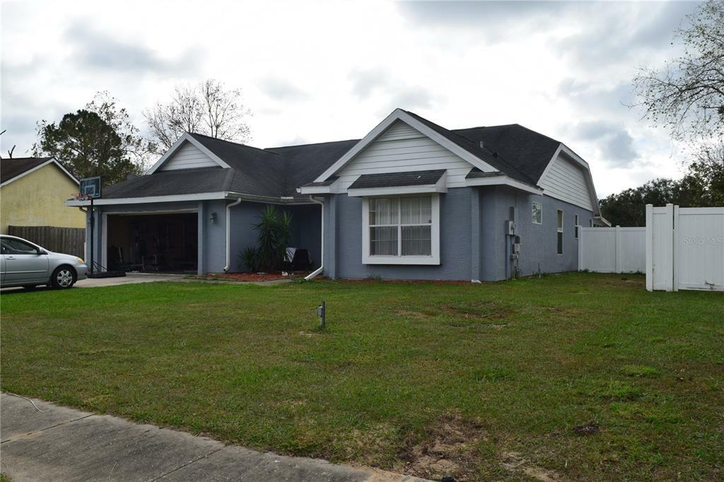Property Photo: 347 Dempsey Way FL 32835