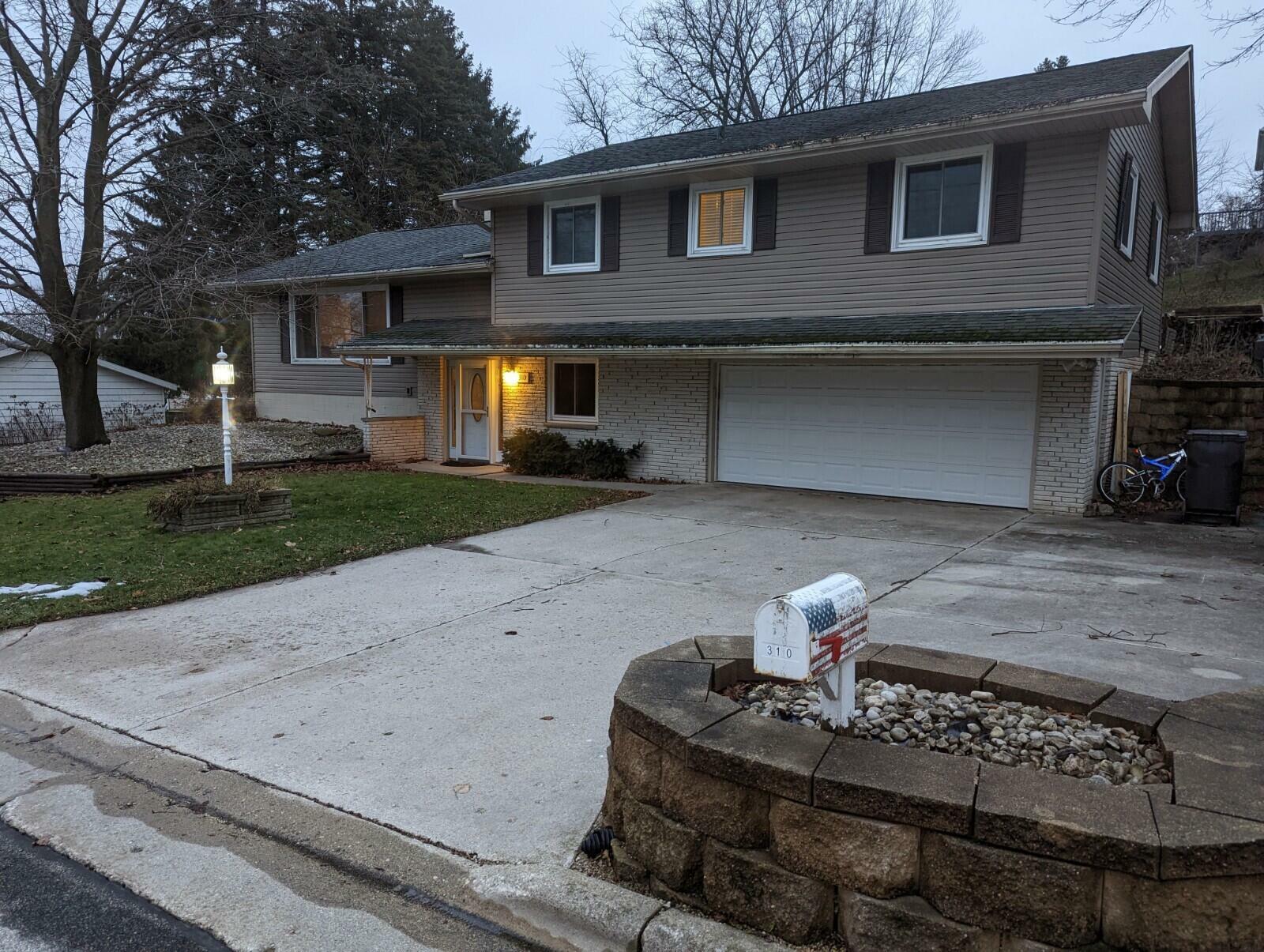 Property Photo:  310 Maple Ct   53075 