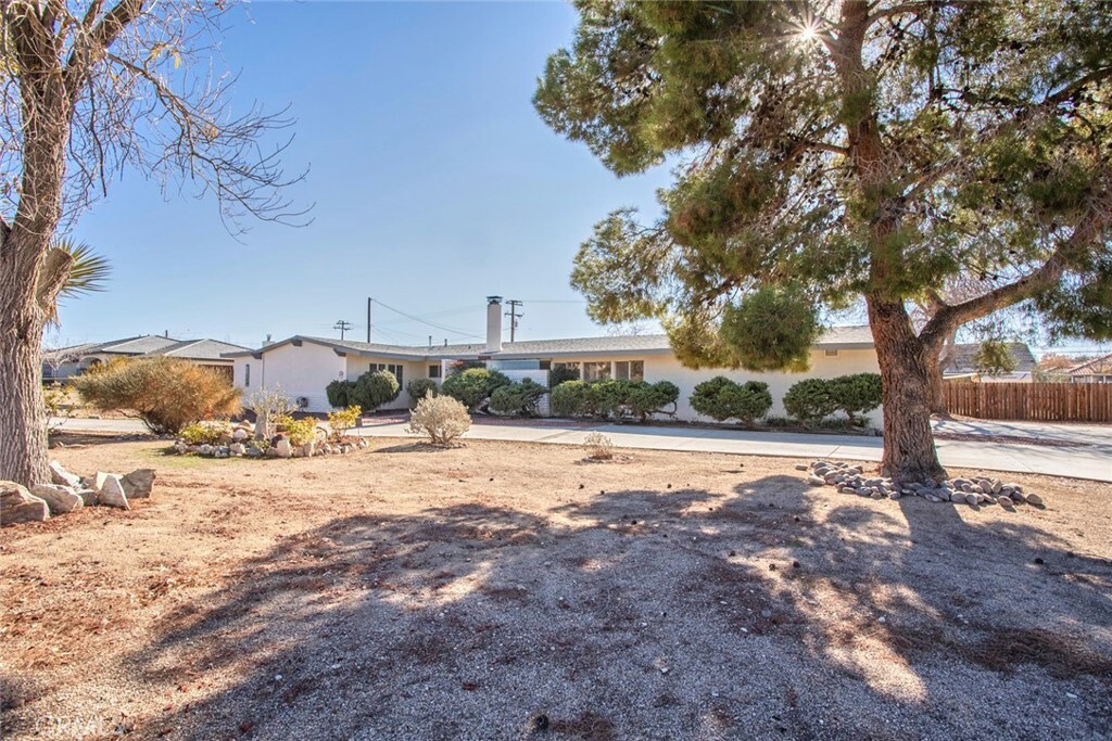 Property Photo:  19691 Tomahawk Road  CA 92307 