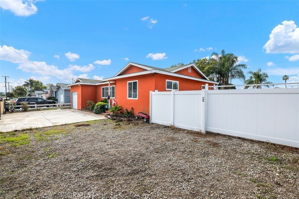 Property Photo:  949 Fern Street  CA 92027 