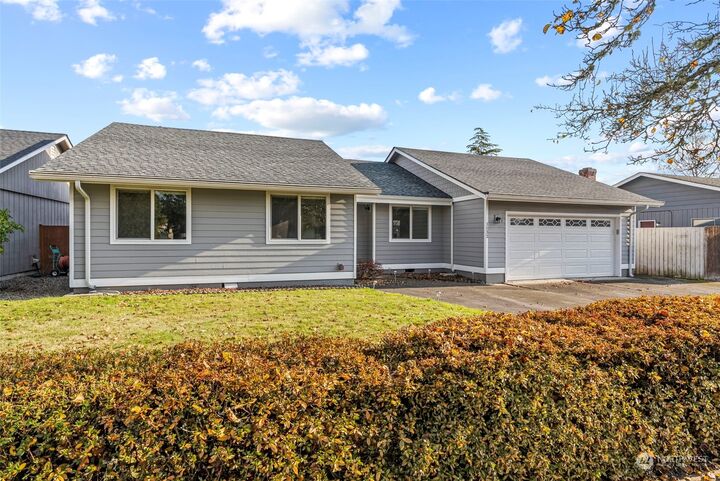 Property Photo:  1532 Floral Court  WA 98632 