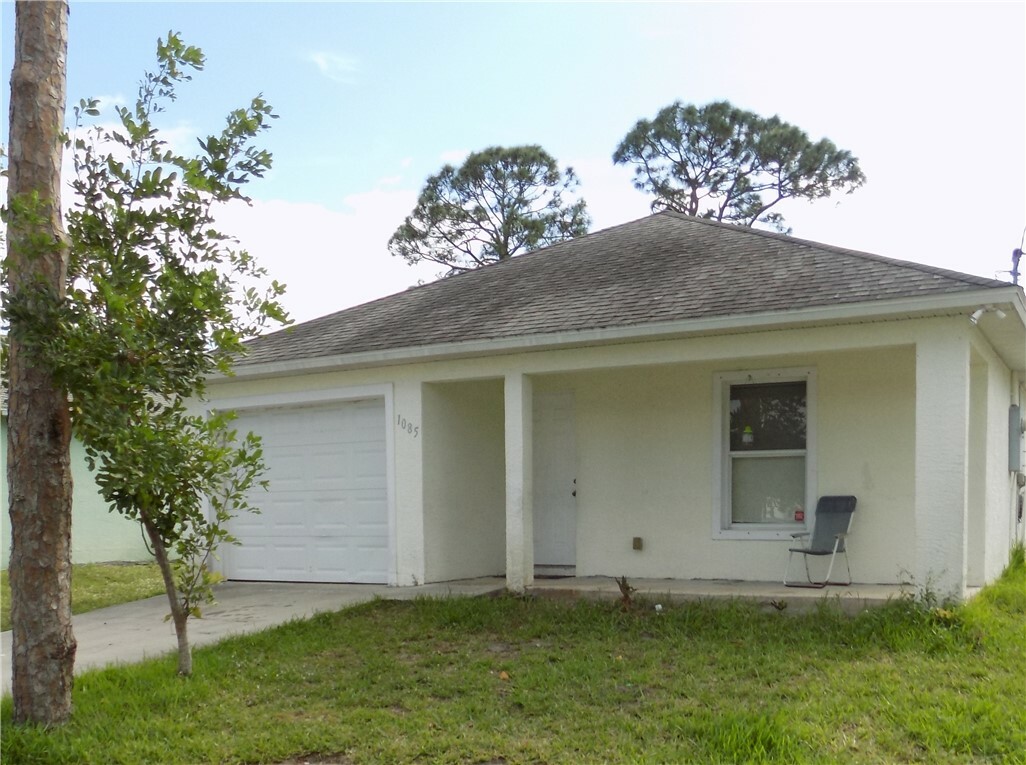 Property Photo:  1085 11th Street SW  FL 32962 