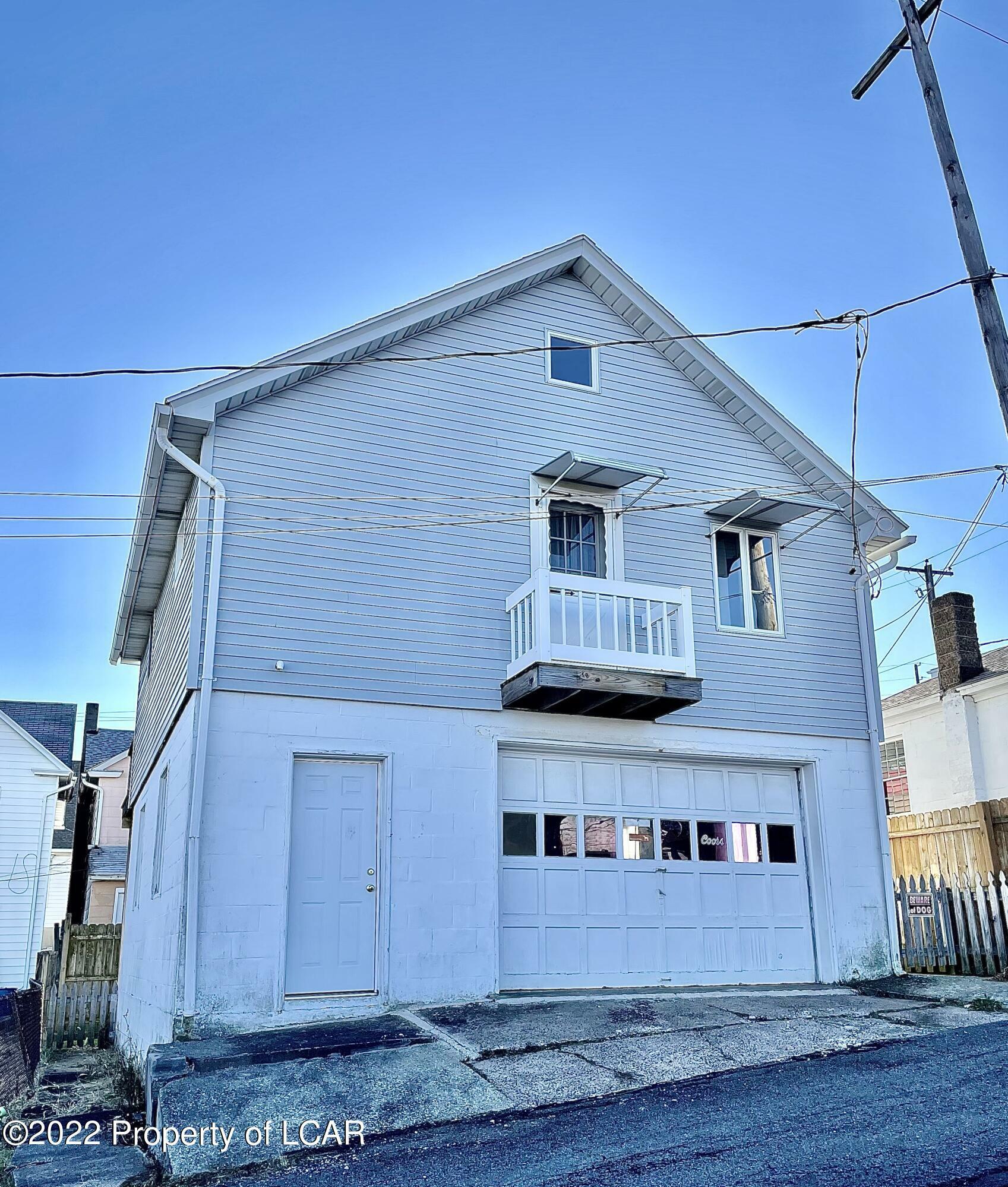 Property Photo:  833 Walnut(Rear) Street  PA 18224 