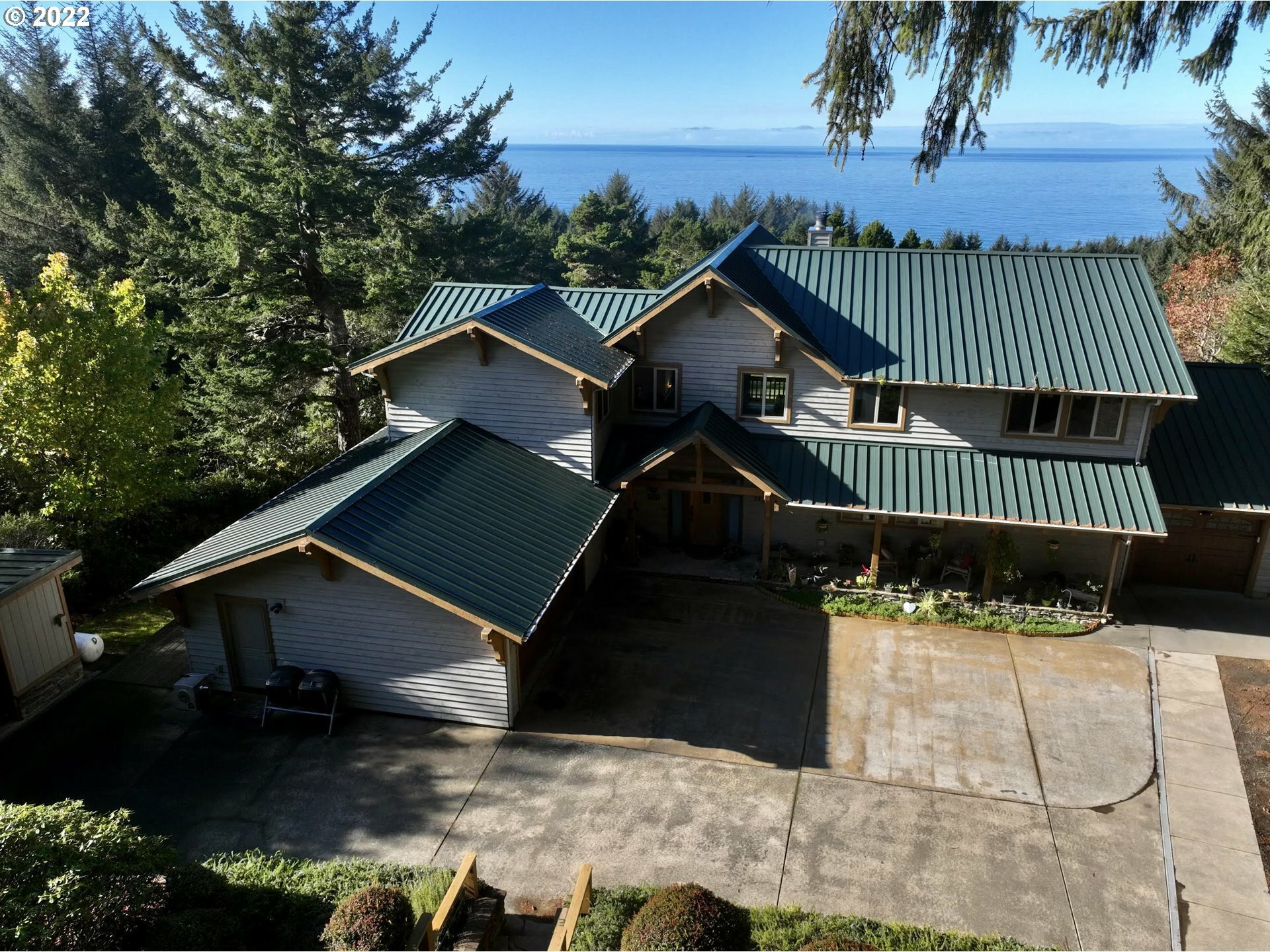 Property Photo:  95747 Cape Ferrelo Rd  OR 97415 