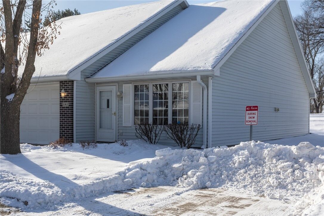 Property Photo:  292 13th Avenue SW 8  IA 50009 