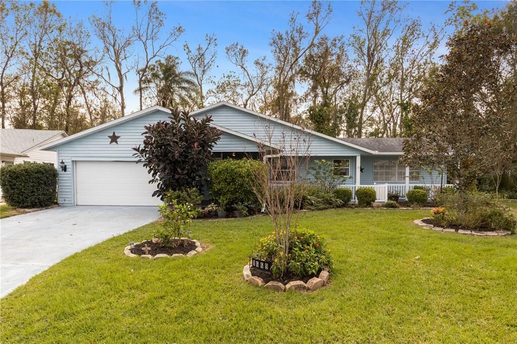 Property Photo: 1669 Colonnades Circle N FL 33811