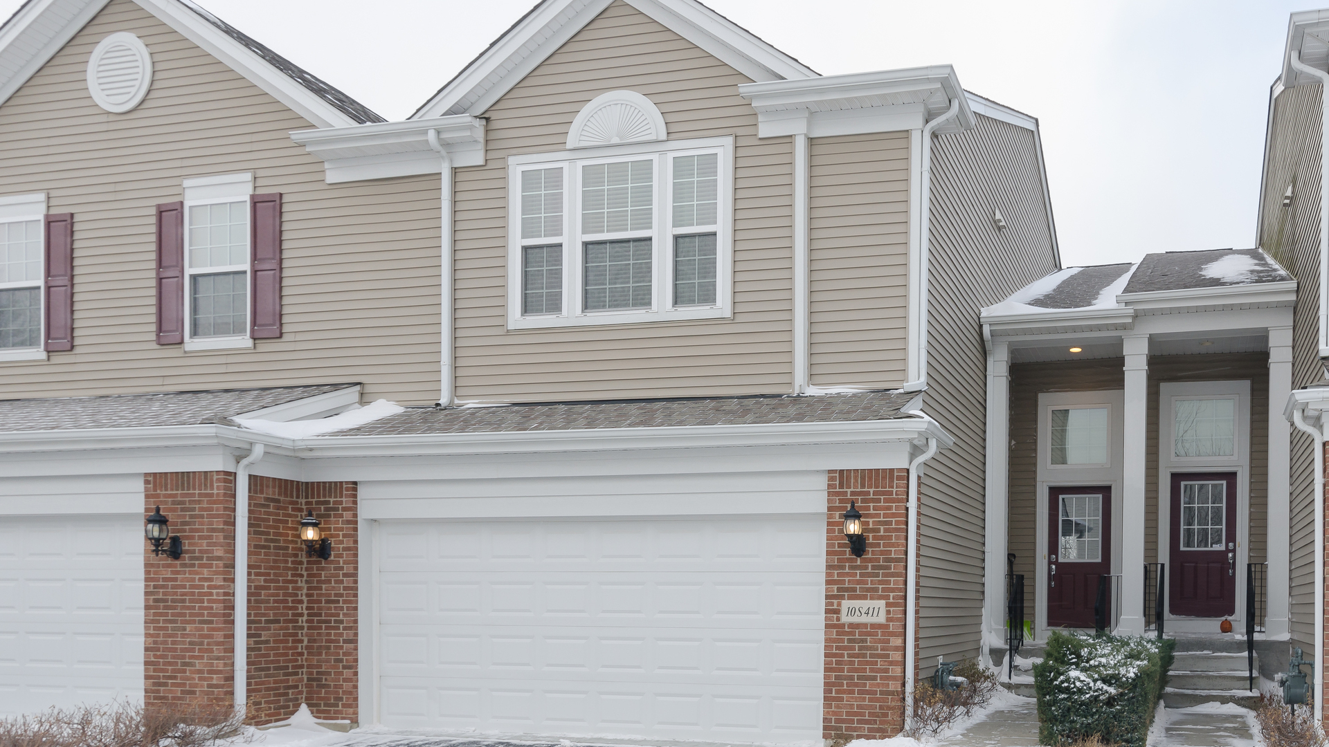 Property Photo: 10S411 Carrington Circle IL 60527