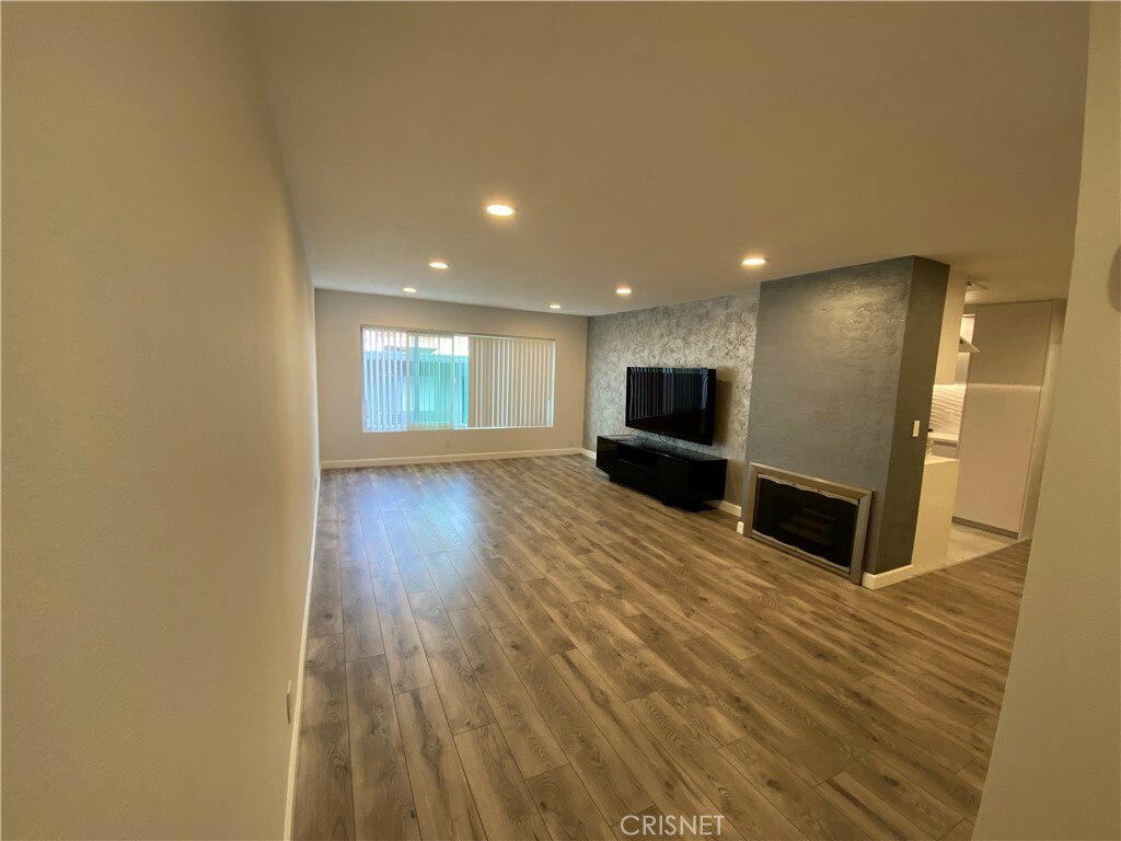 Property Photo:  930 N Louise Street 201  CA 91207 