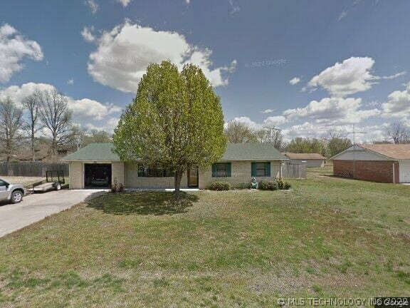 Property Photo:  1023 S Hickory Avenue  OK 74048 