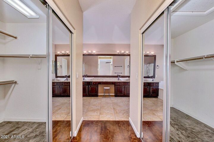 Property Photo: 562 N Danielson Way AZ 85225