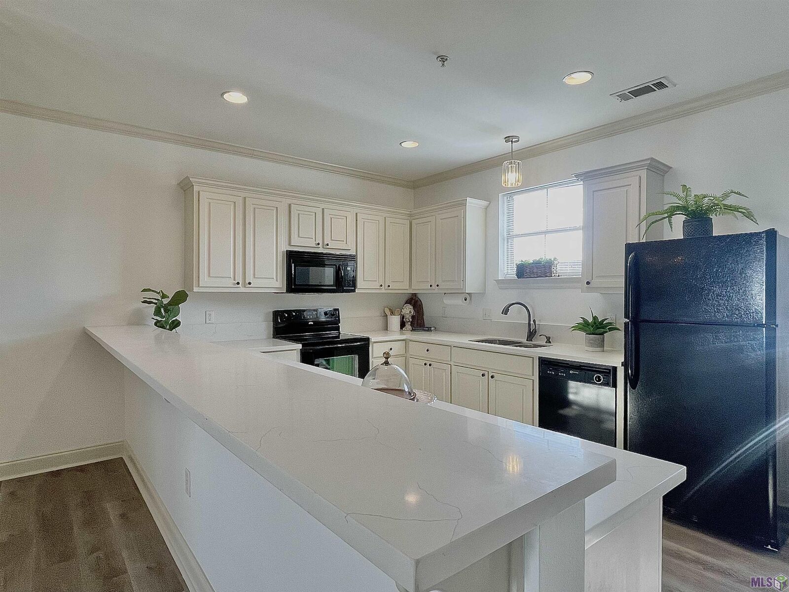 Property Photo:  1502 Harwich Dr #F  LA 70820 