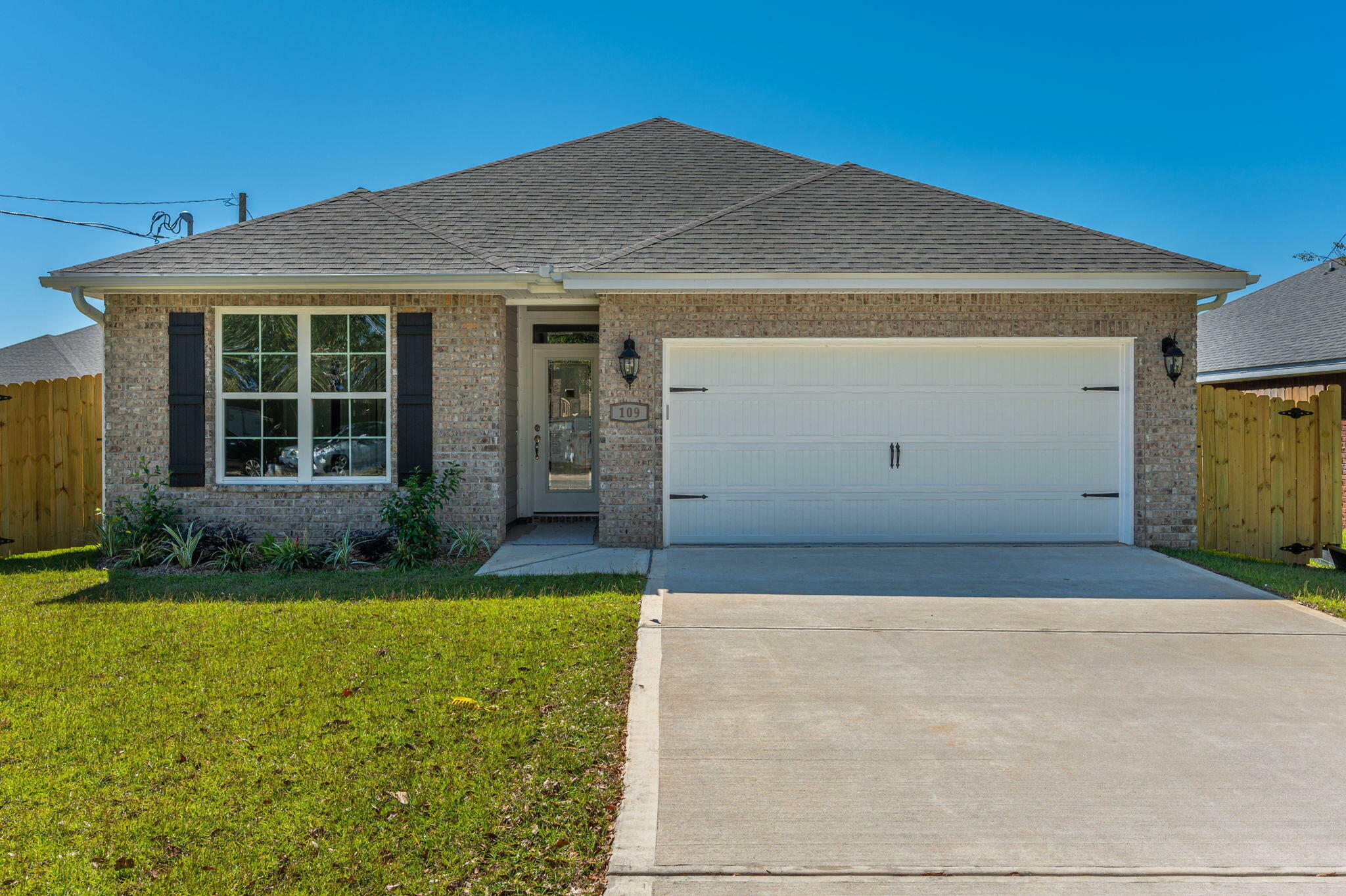 Property Photo: 109 David Street FL 32547