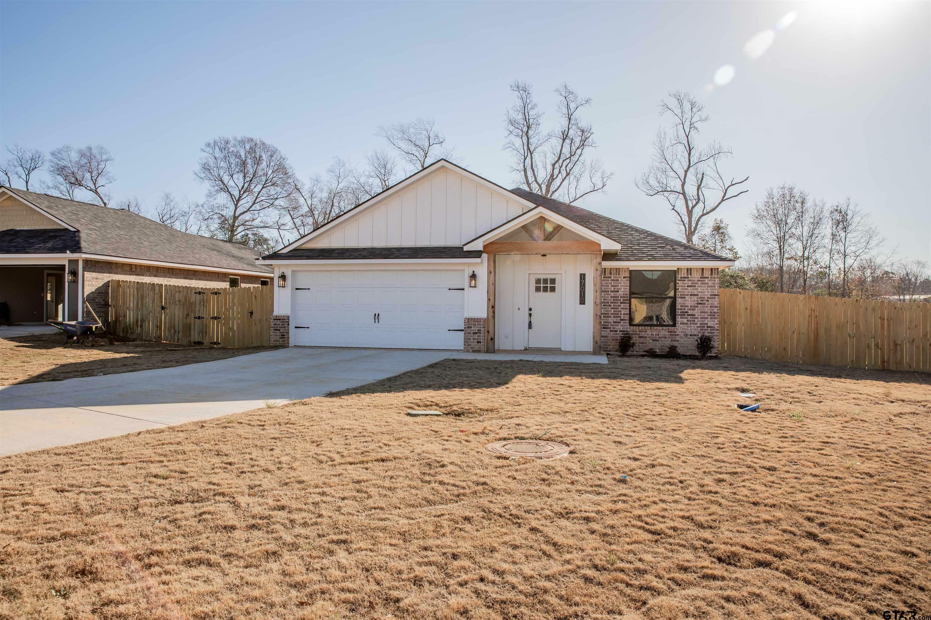 Property Photo:  17010 Crossing Circle  TX 75771 