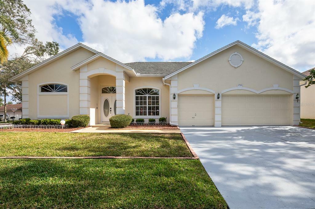 Property Photo:  1701 Knotting Hill Drive D  FL 32835 