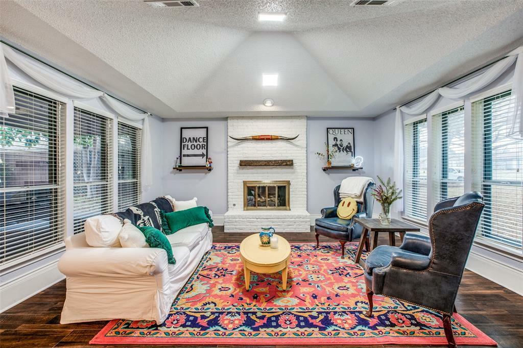 Property Photo: 1307 E Spring Valley Road TX 75081