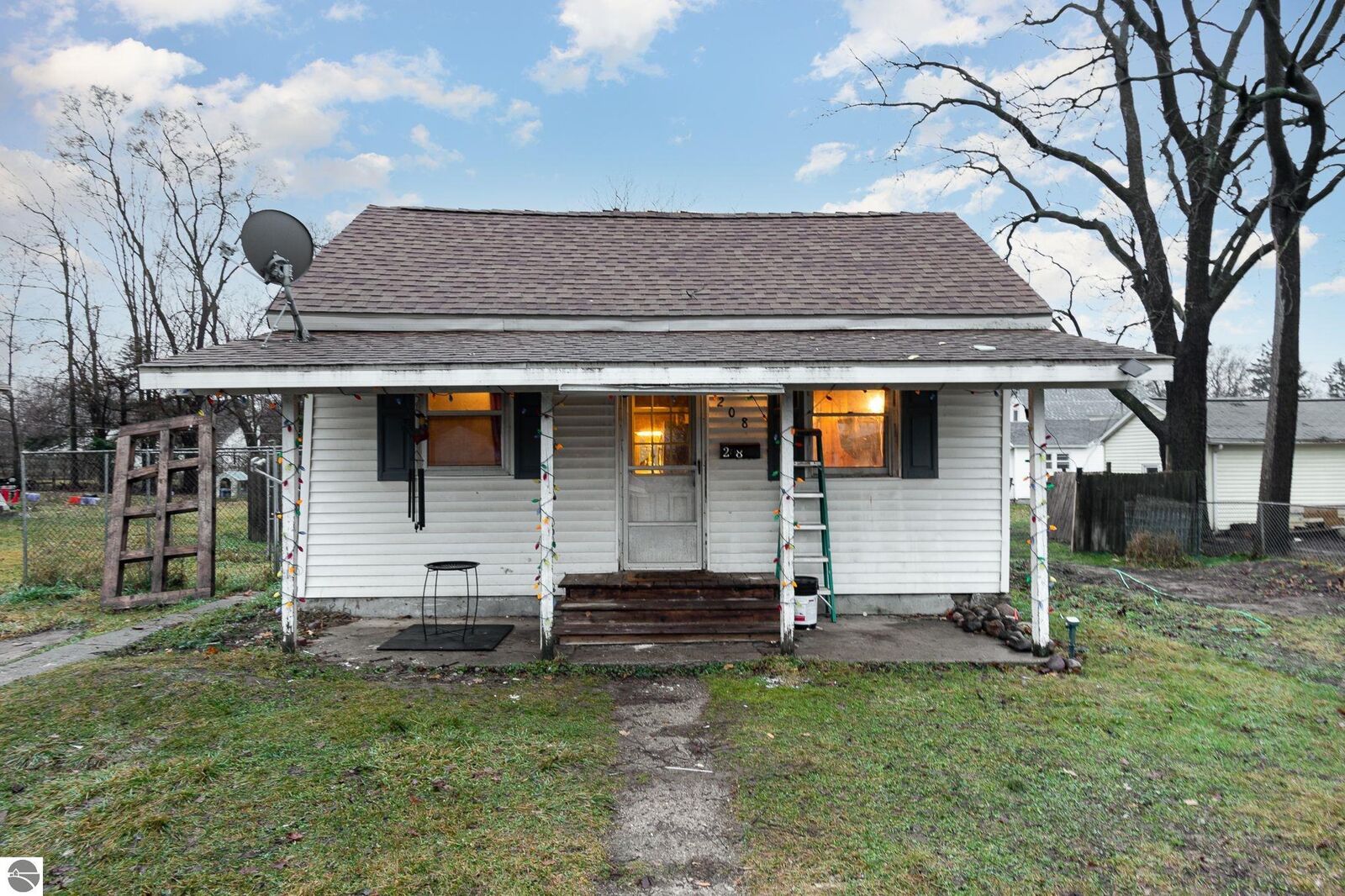 Property Photo: 208 S East Avenue MI 48880