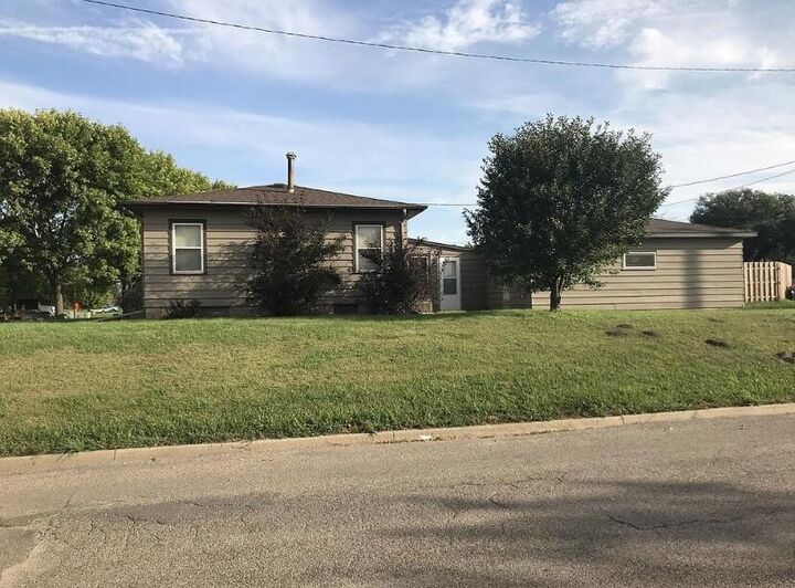 Property Photo: 323 S Vivian SD 57401