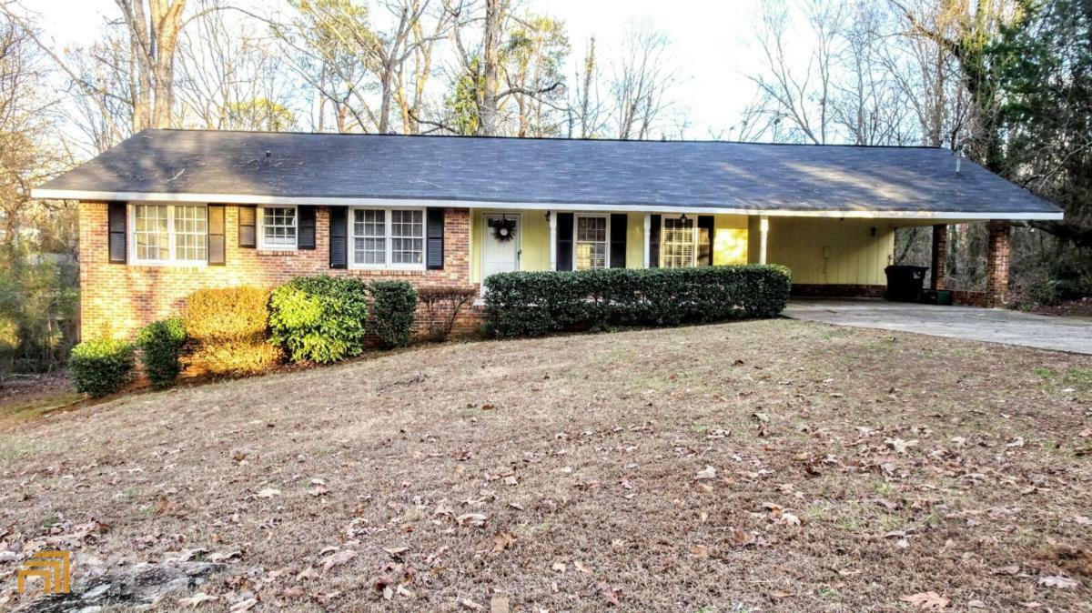 Property Photo: 2826 Manor Court GA 30078
