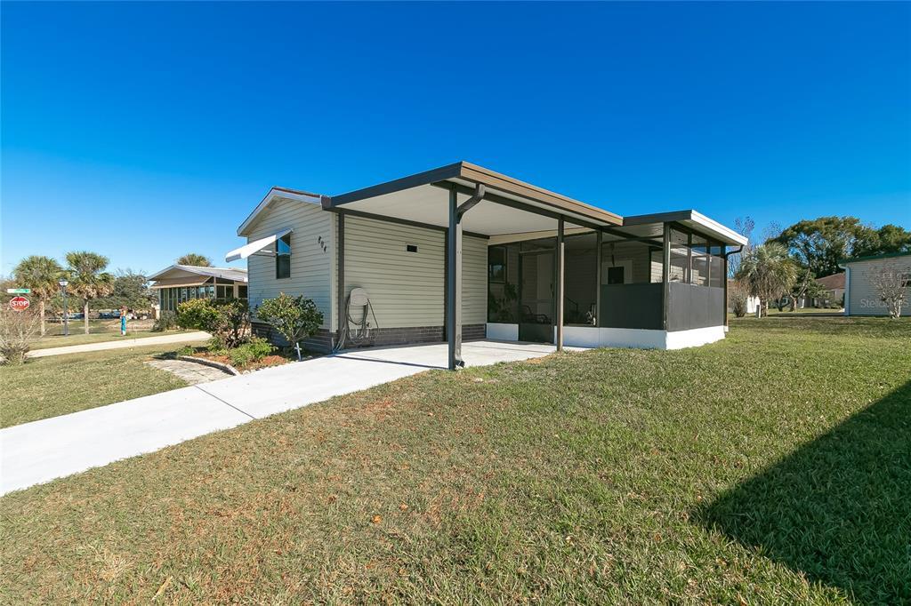 Property Photo: 804 Weeping Willow Avenue FL 32159