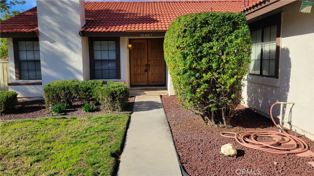 Property Photo: 10487 Saltbush Circle CA 92557