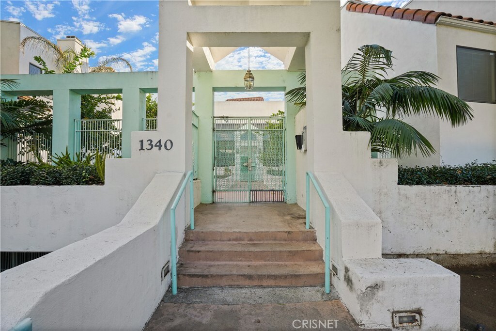 Property Photo:  1340 Glenwood Road 14  CA 91201 