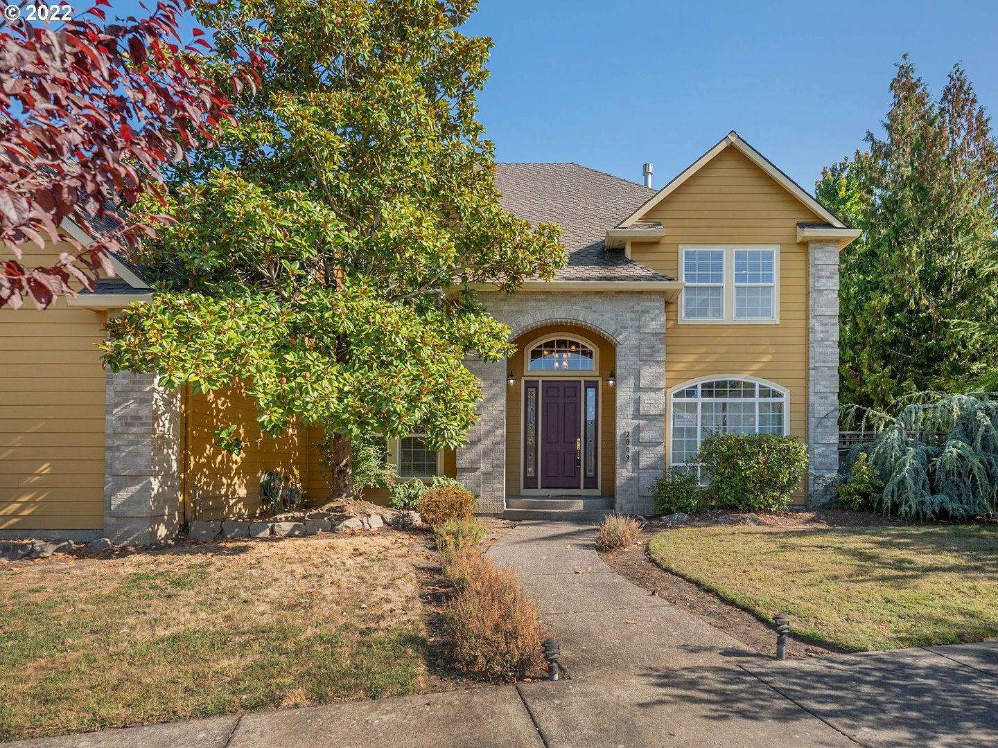 Property Photo: 2009 NE Edgewater Dr OR 97211