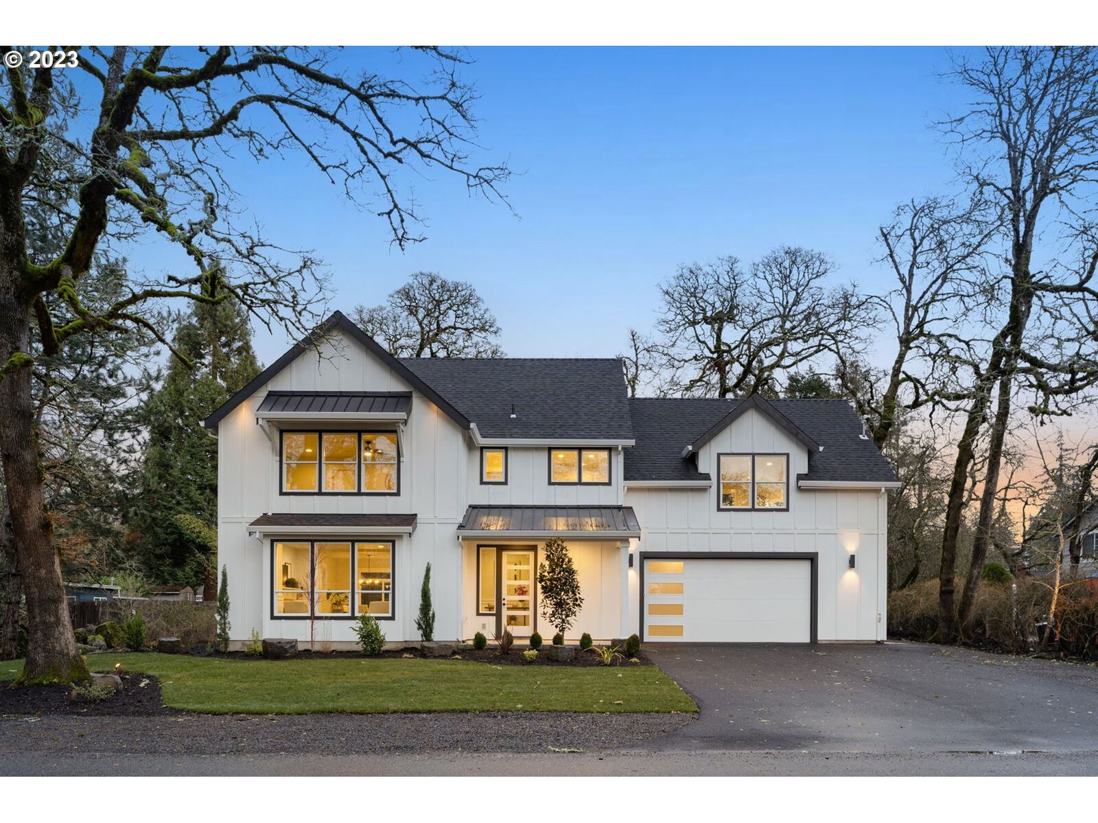 Property Photo: 14308 SE Fairoaks Ave OR 97267