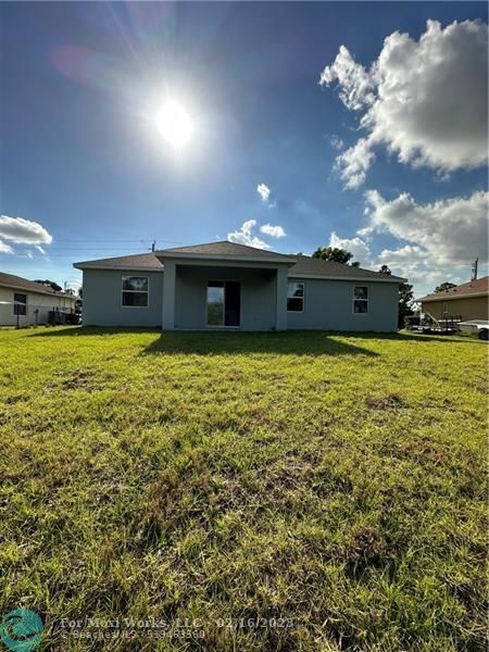 Property Photo: 417 Glenwood Drive FL 34984