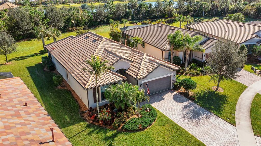 Property Photo: 17214 Seaford Way FL 34202