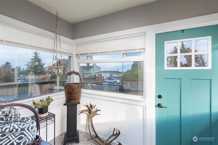 Property Photo:  1902 W 6th Street  WA 98363 