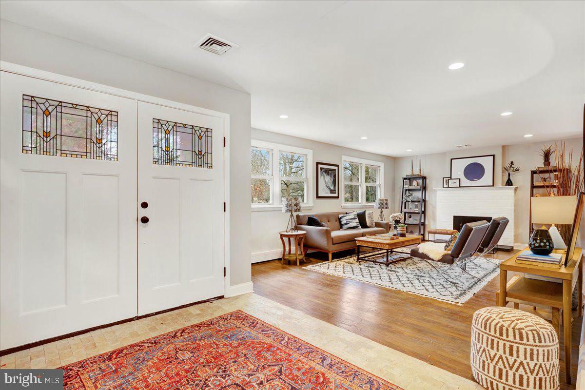 Property Photo: 405 Marie Road PA 19002