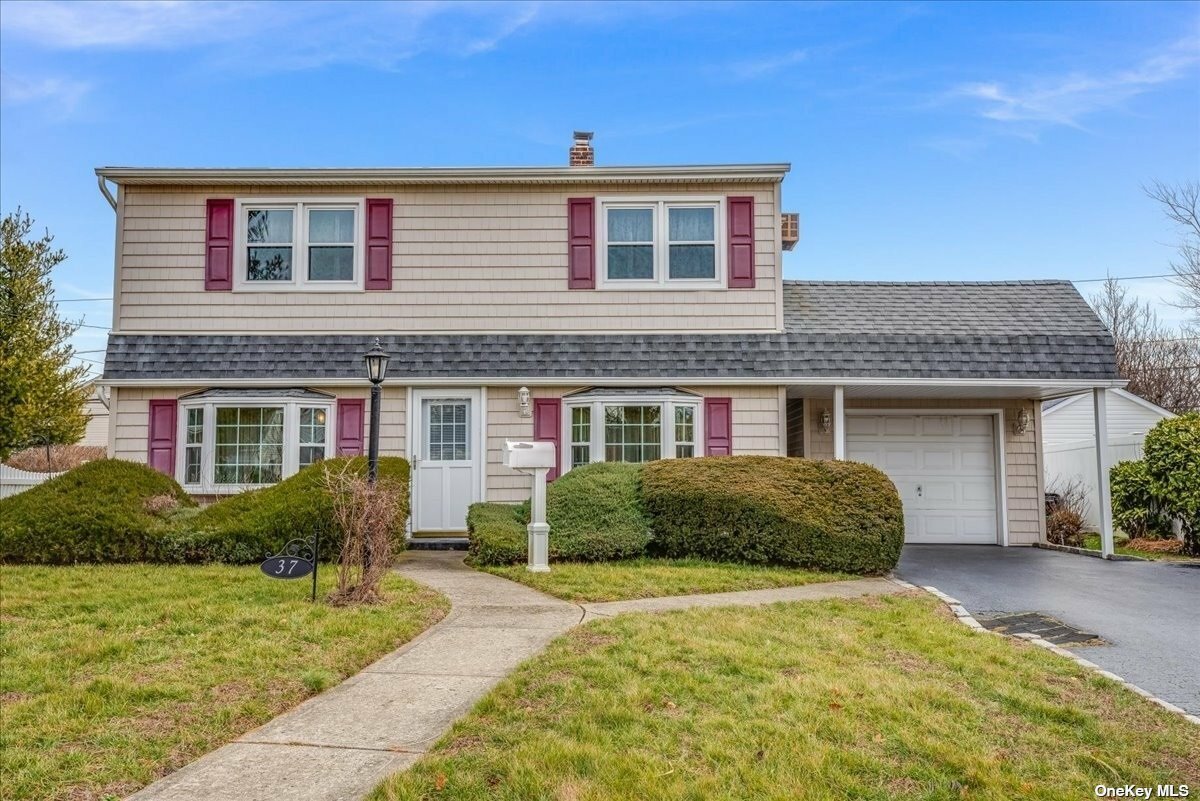 Property Photo:  37 Acorn Lane  NY 11756 