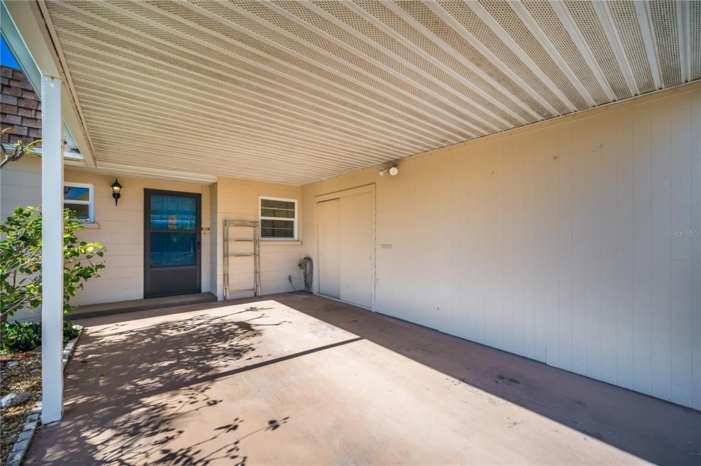Property Photo: 639 Park Circle 41 FL 34207